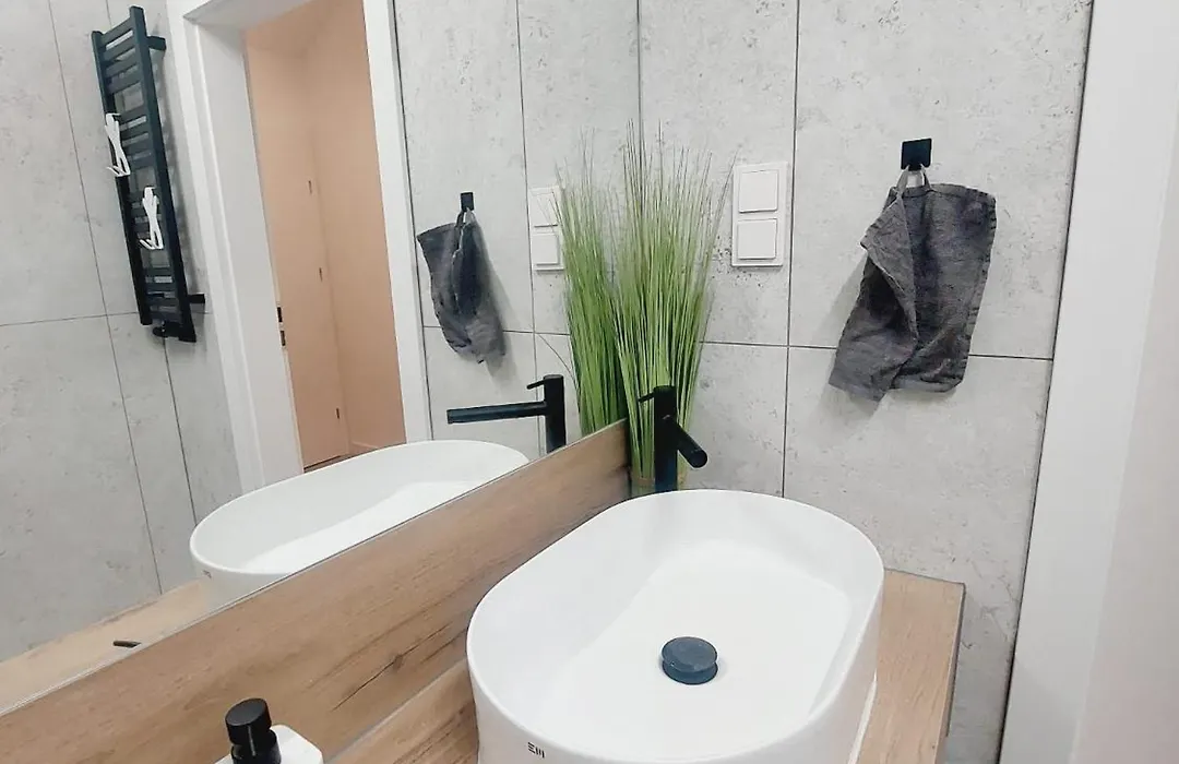 Komfortowe Mieszkanie, Duzy Taras, Bezplatny Parking, Awg Apartments-1